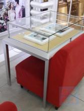 影楼展示柜选购全攻略 打造吸睛橱窗，提升店面形象与业绩